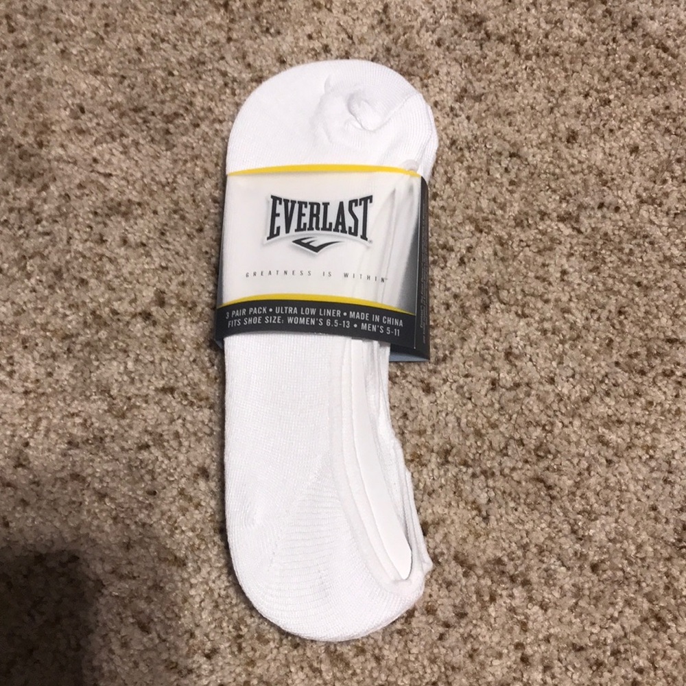 White No-Show Socks